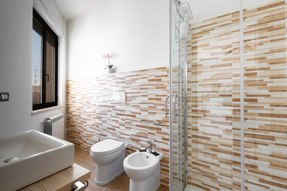 Suite, Balcony | Bathroom | Shower, free toiletries, hair dryer, bidet