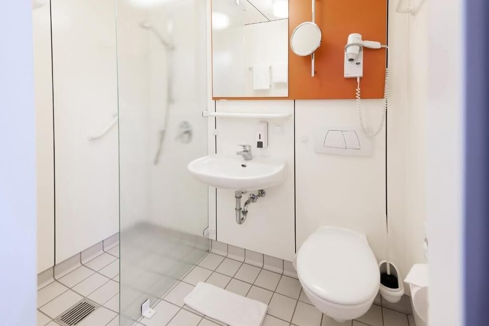 Shower, free toiletries, hair dryer, towels
