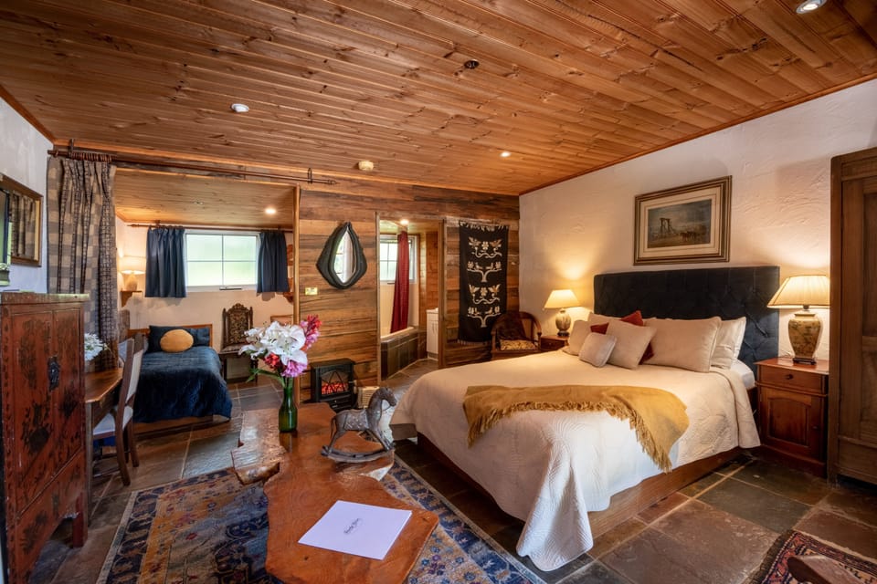 Spa Room | Minibar, in-room safe, individually decorated, individually furnished