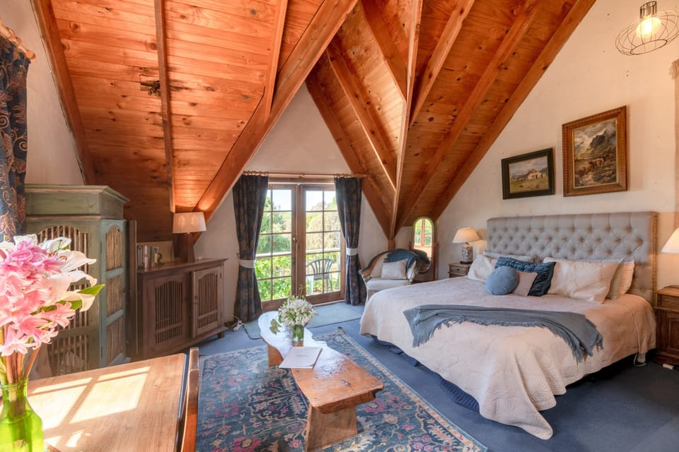 Loft, Balcony | Minibar, in-room safe, individually decorated, individually furnished