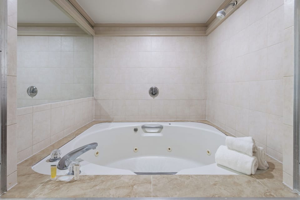 Jetted tub