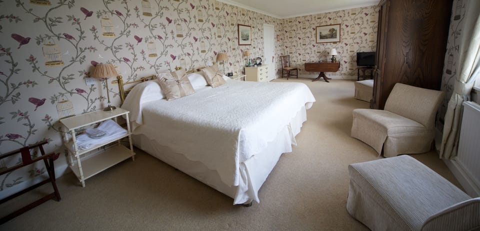 Superior Double Room, Sea View | Desk, cribs/infant beds, rollaway beds, free WiFi