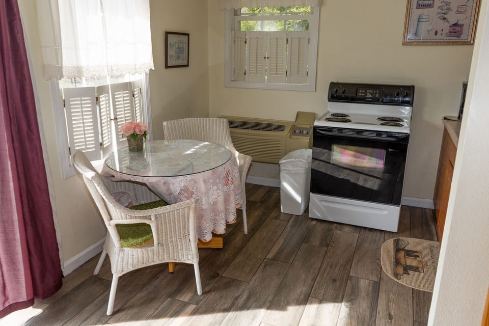 Mimosa Honeymoon Studio Suite, 1 Bedroom, Mountain View | 1 bedroom, individually decorated, individually furnished, free WiFi
