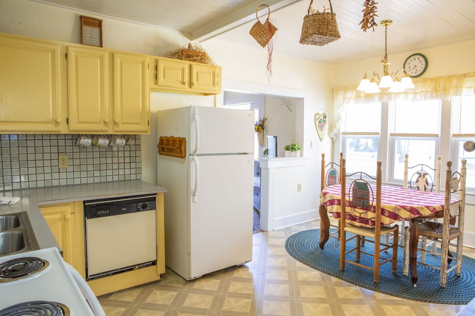 Sunset Family Apartment, 3 Bedrooms, Mountain View | 1 bedroom, individually decorated, individually furnished, free WiFi