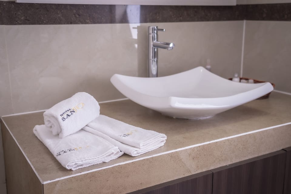 Premium Suite | In-room safe, desk, iron/ironing board, free WiFi