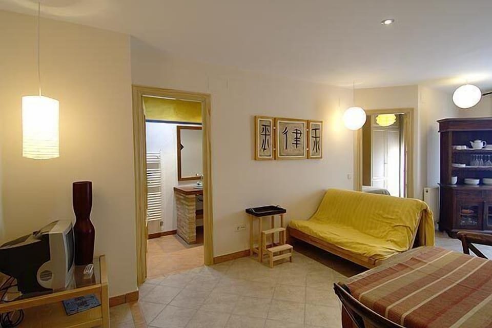 Family Room, Terrace | Blackout drapes, free WiFi, bed sheets