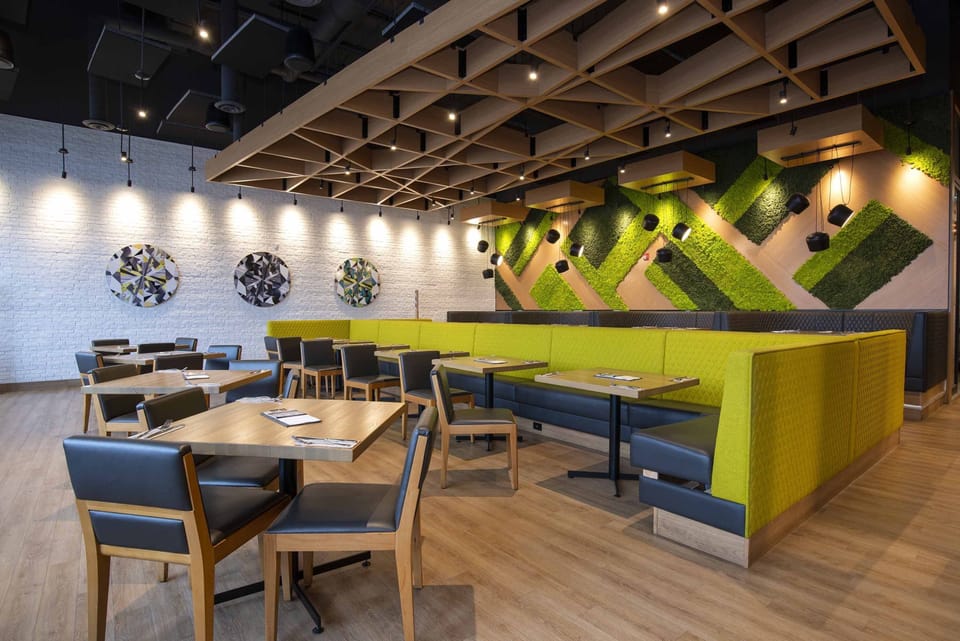 2 restaurants; breakfast, lunch, dinner, and brunch served