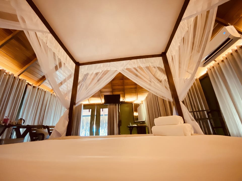 Luxury Tent, 1 King Bed, Non Smoking, Lake View | Minibar, individually decorated, individually furnished, desk