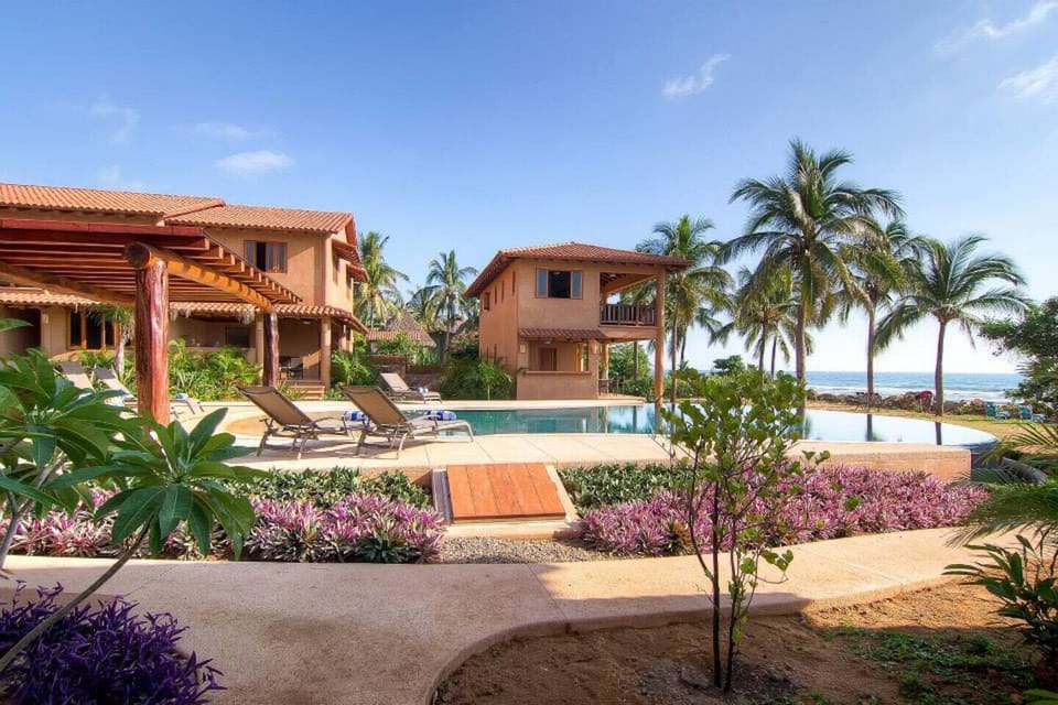 Villas garden and infinity pool