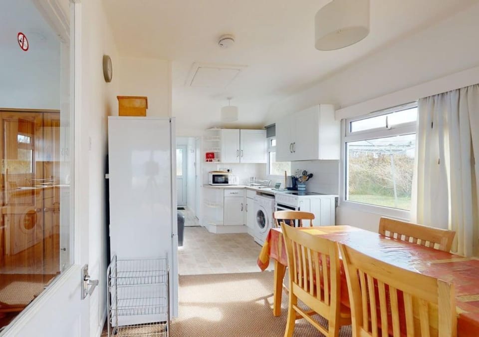 Kitchen/Dining 2