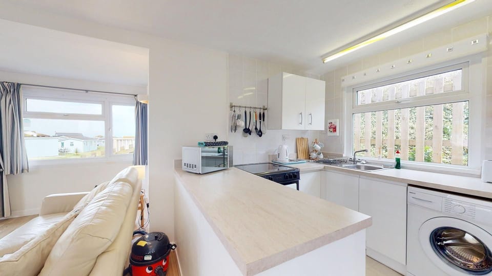 Kitchen/ Dining Area
