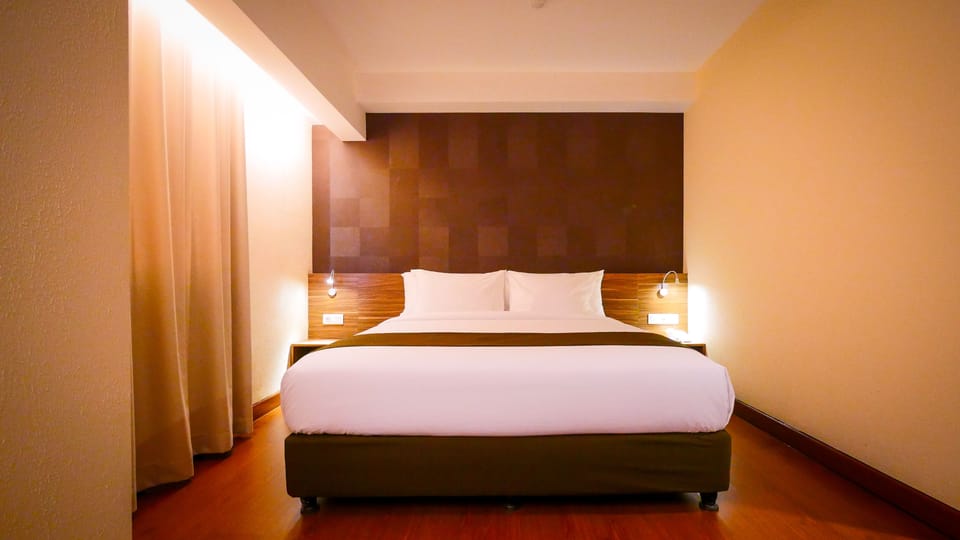 Deluxe Double Room | Premium bedding, minibar, desk, WiFi (free)