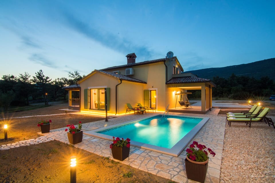 New built in an unique peacefull area, close to popular beaches and places