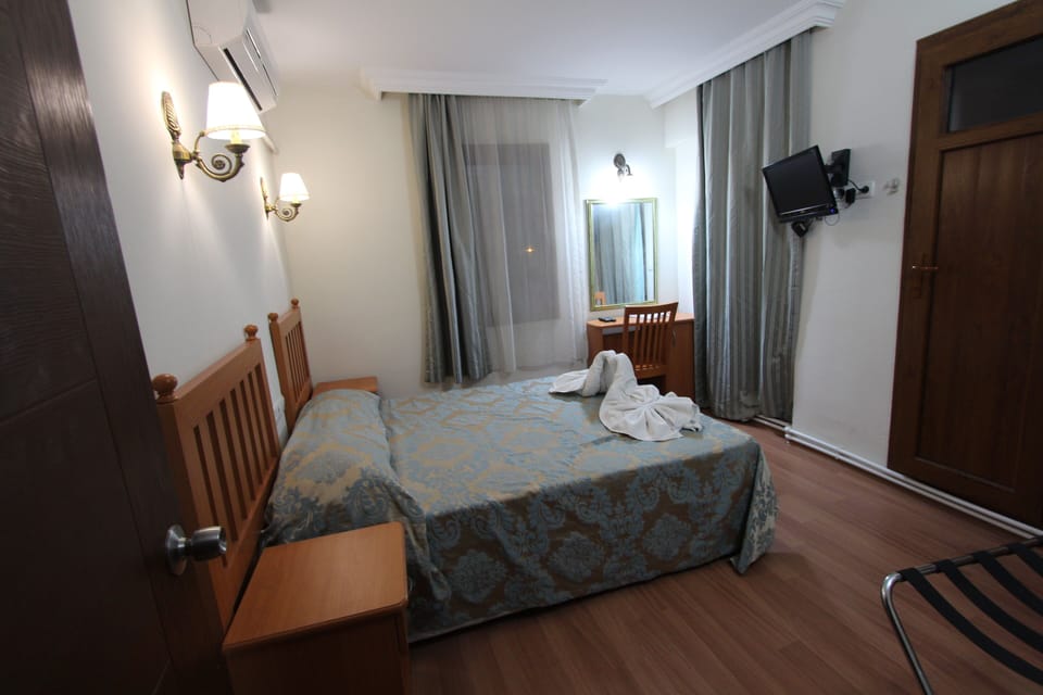 Double Room | Premium bedding, soundproofing, iron/ironing board, free WiFi