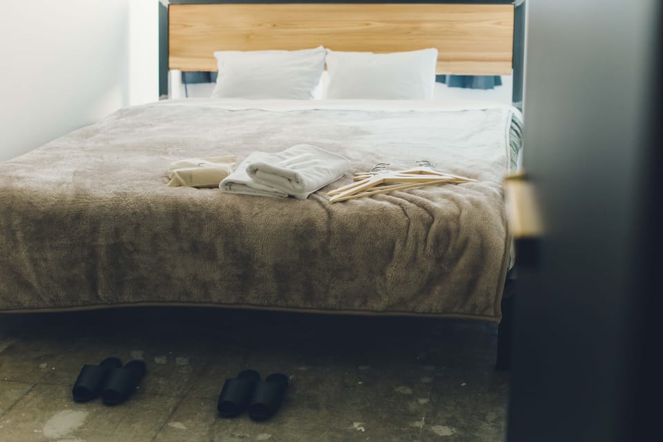 Large Queen Double Room | Free WiFi, bed sheets