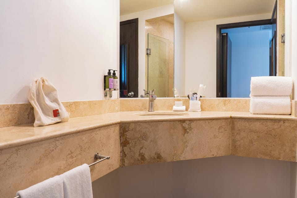 Junior Suite | Infinity pool