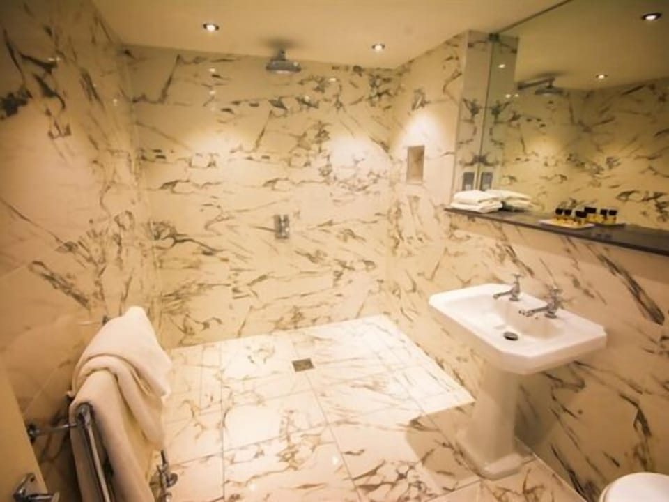 Superior Double Room, Ensuite, Garden View | Bathroom