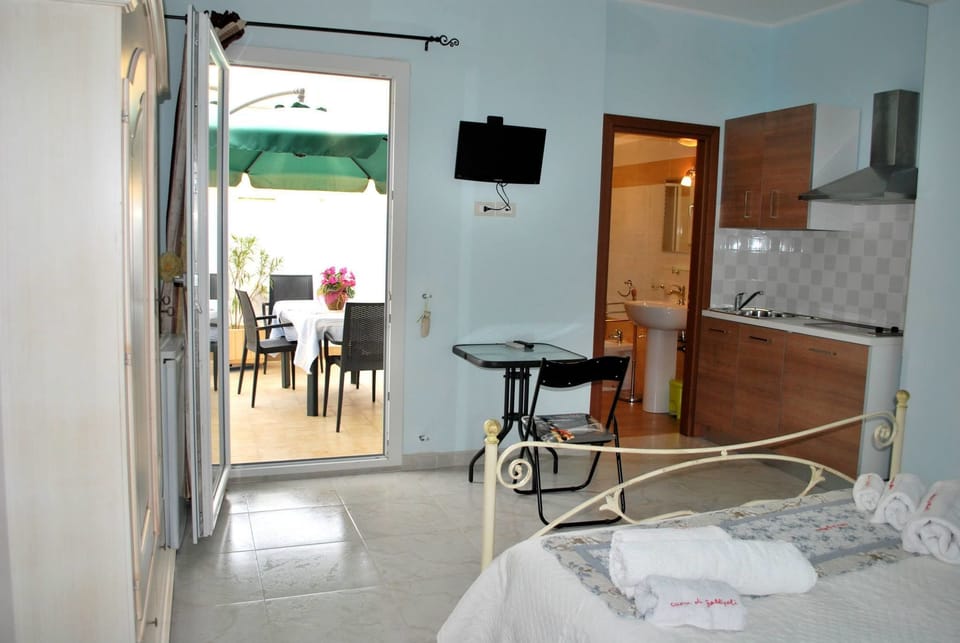 Superior Double Room | Minibar, in-room safe, desk, iron/ironing board