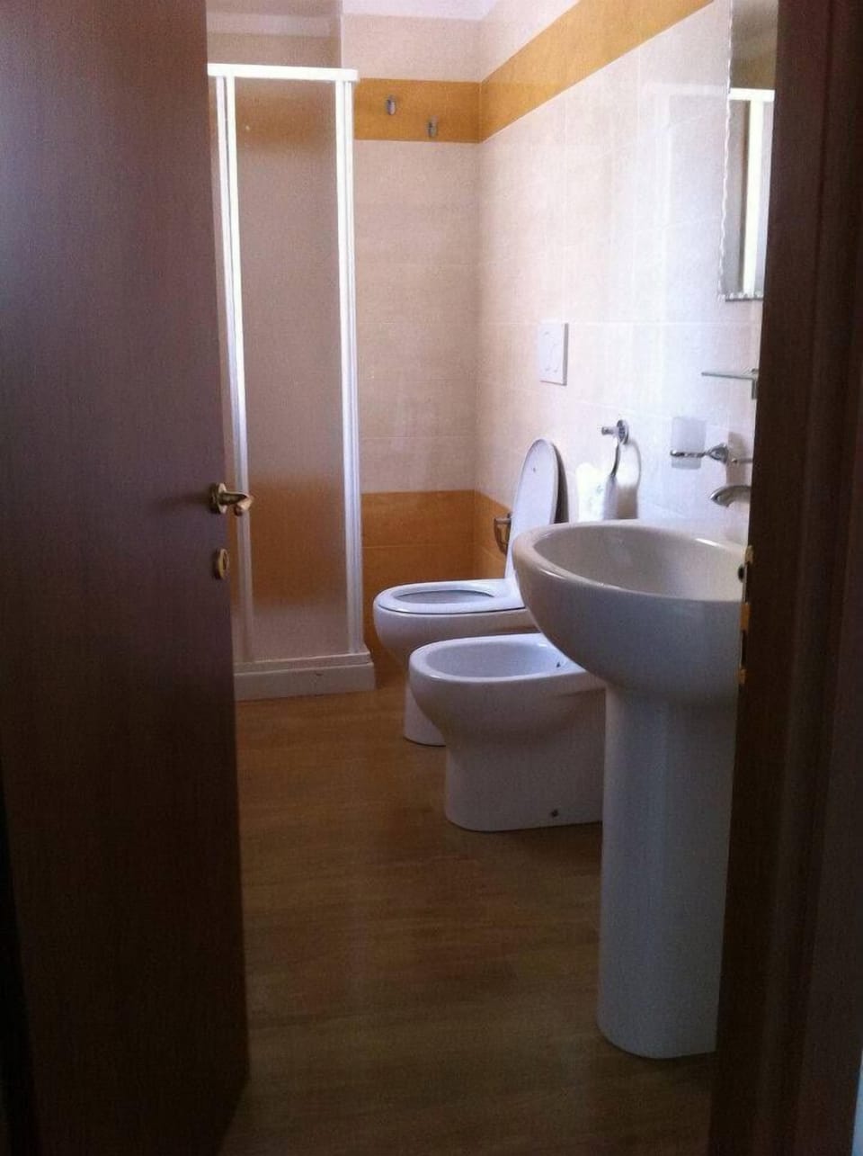 Superior Double Room | Bathroom | Shower, free toiletries, hair dryer, towels