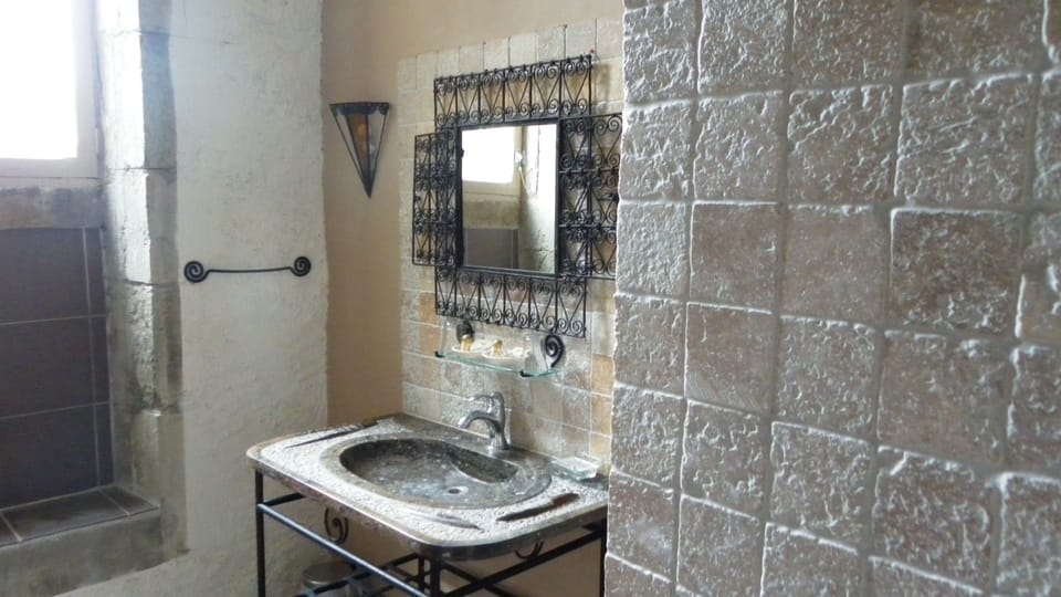 Double Room, Private Bathroom (La Tour) | Bathroom sink