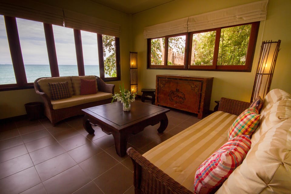 Family Double or Twin Room | Living room | TV, DVD player