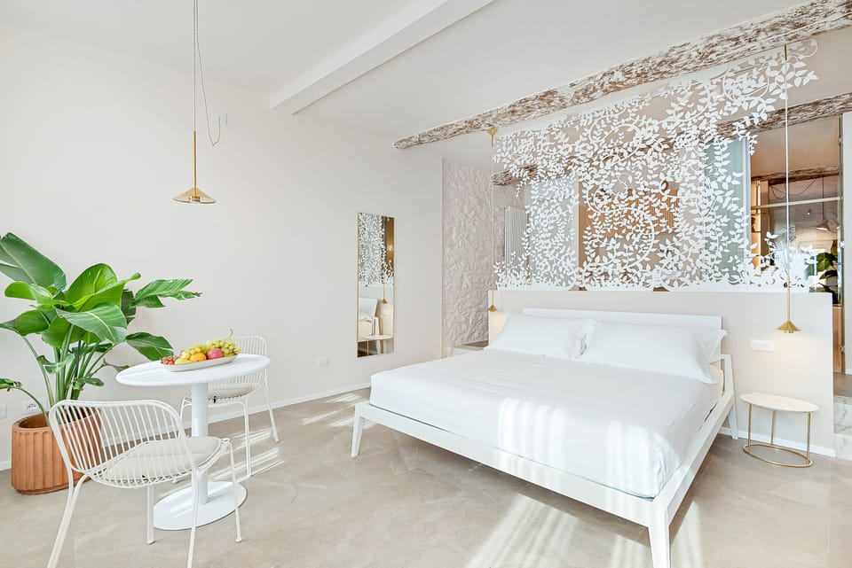 Luxury Suite, 1 King Bed, Annex Building | 1 bedroom, memory foam beds, minibar, in-room safe