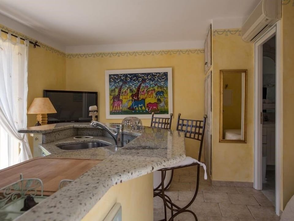 Premium Apartment, Private Bathroom (Suite Bleue) | Miscellaneous