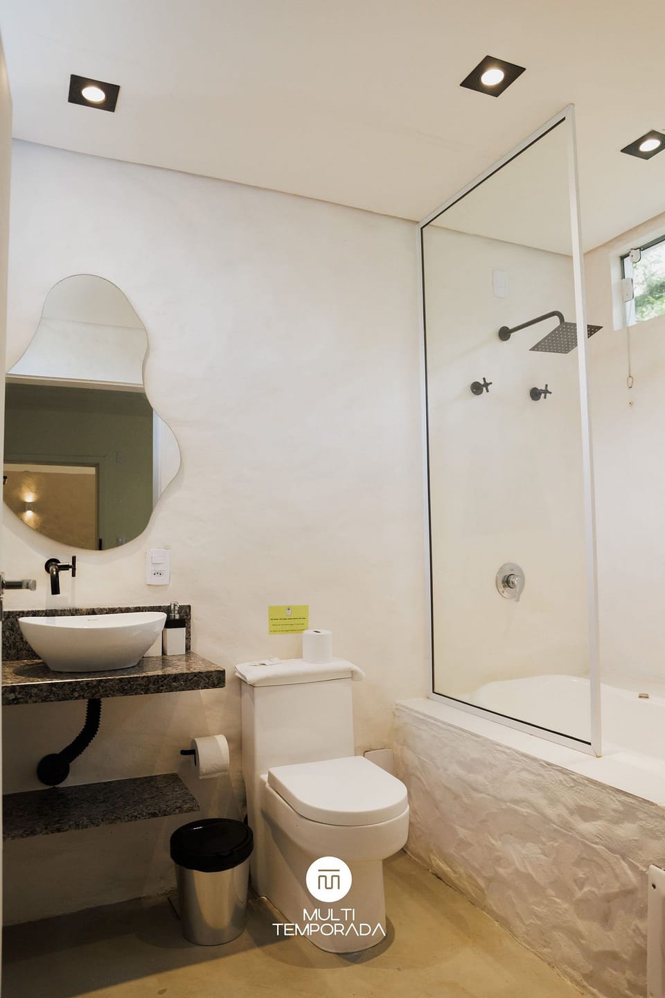 Private spa tub