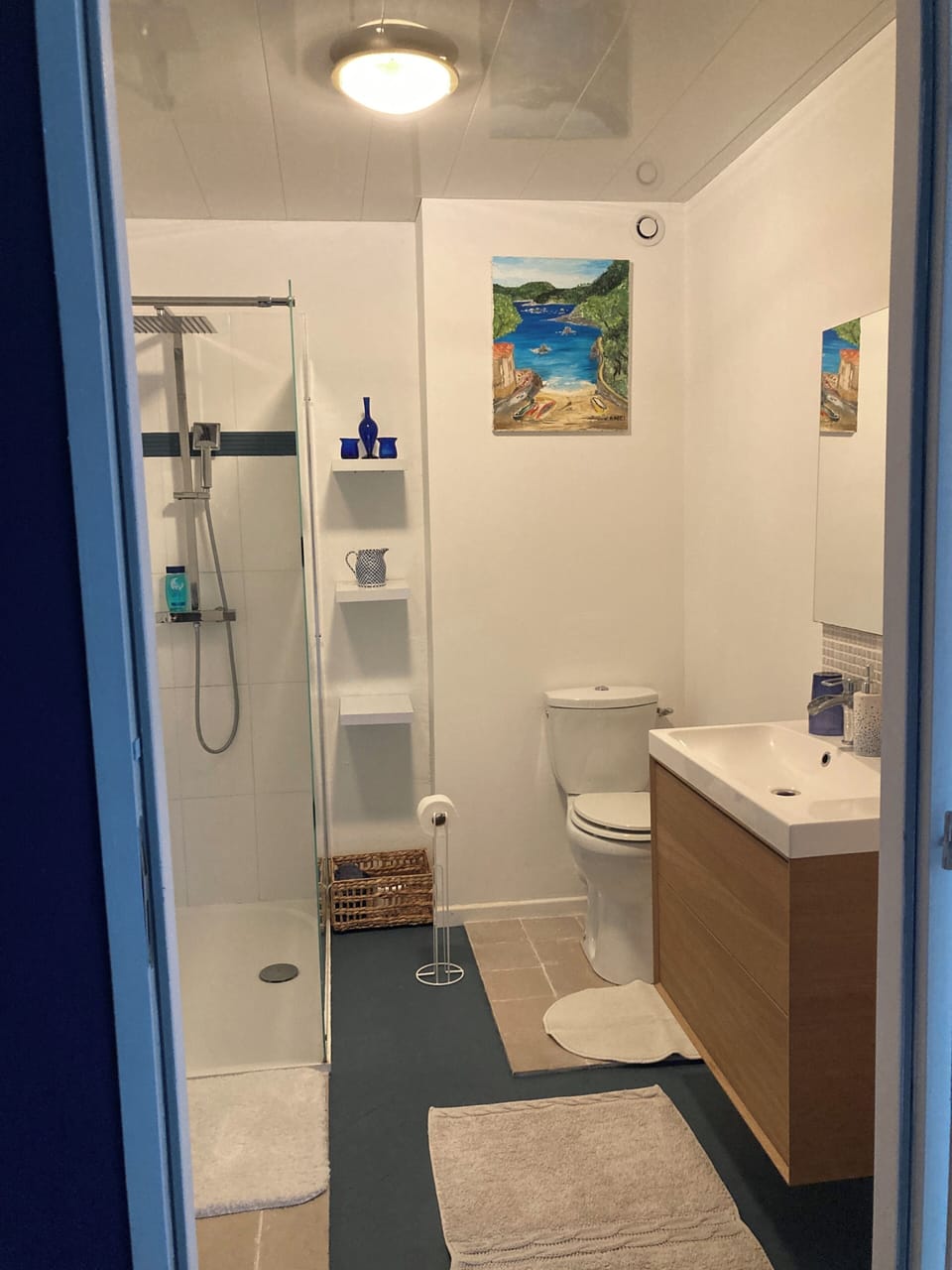 Traditional Double Room | Bathroom | Shower, free toiletries, hair dryer, towels