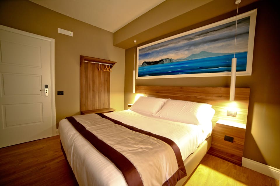 Standard Double Room, Balcony | Frette Italian sheets, premium bedding, down comforters, pillowtop beds