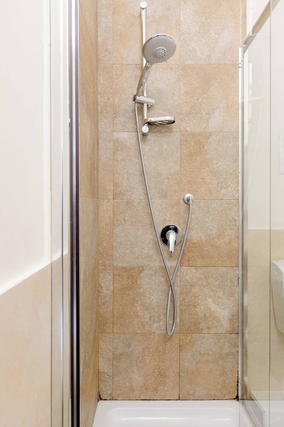 Standard Room | Bathroom | Shower, hair dryer, bidet, towels