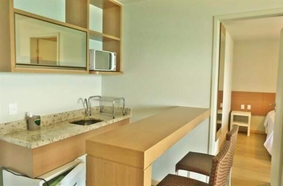 Suite Atlantico | Minibar, in-room safe, desk, blackout drapes