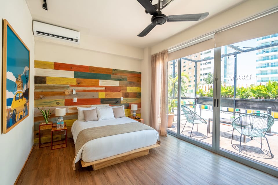 Standard Room, 1 Queen Bed | Free WiFi, bed sheets