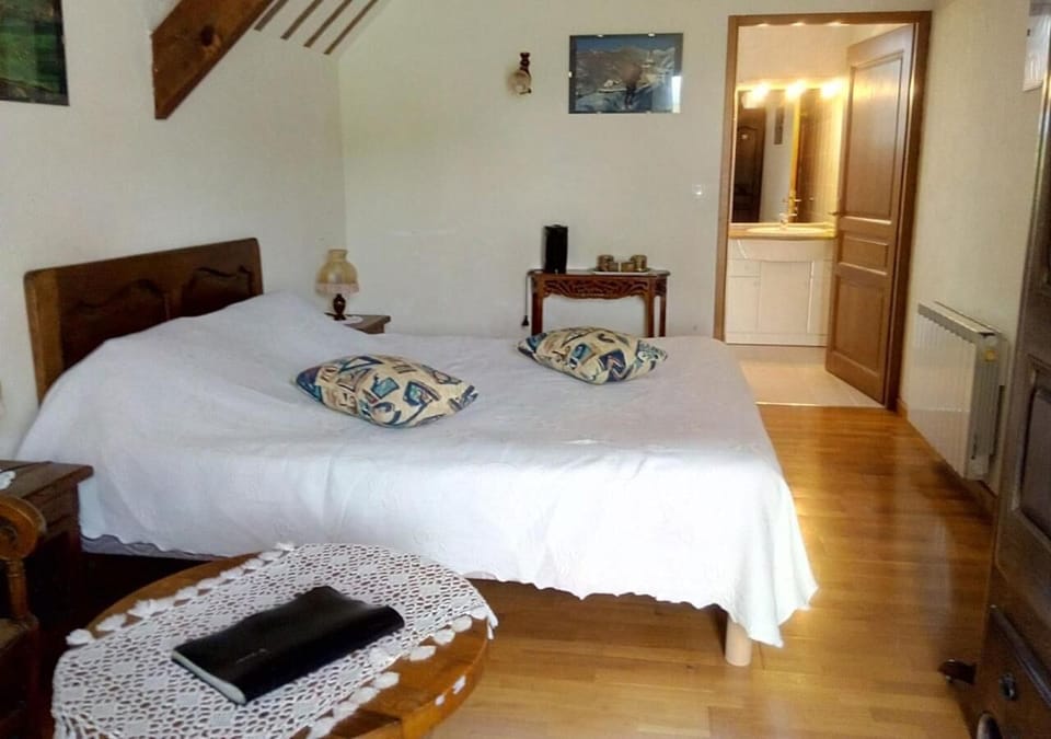 Pic du Midi | Desk, soundproofing, free cribs/infant beds, free WiFi