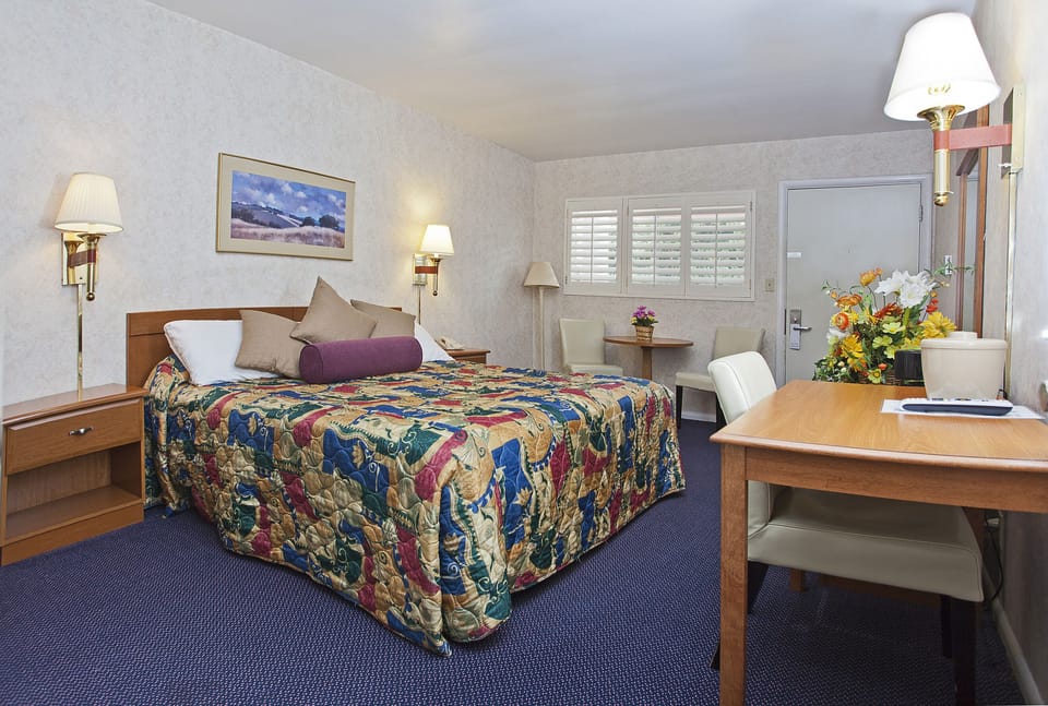 Standard Room, 1 King Bed | Desk, iron/ironing board, free WiFi, bed sheets