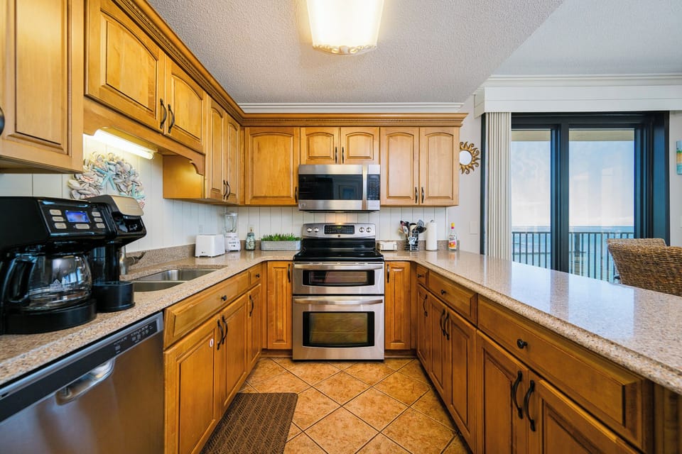 Unleash your culinary creativity in this inviting kitchen, perfectly designed for family gatherings and meal prep