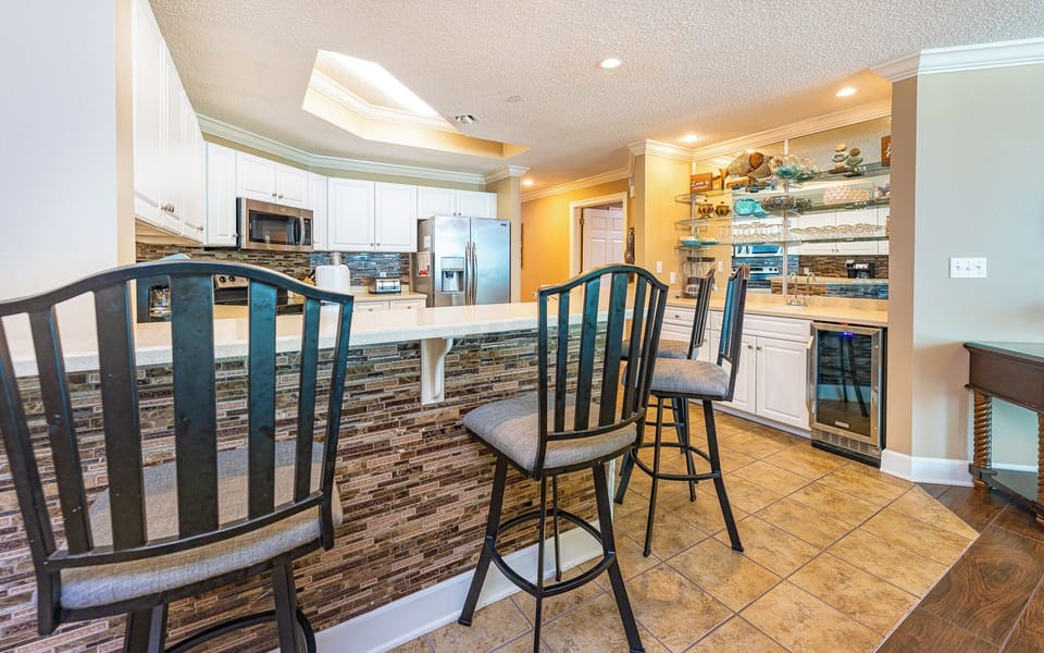 Sit at the breakfast bar and enjoy this kitchen area while preparing snacks for your family vacation