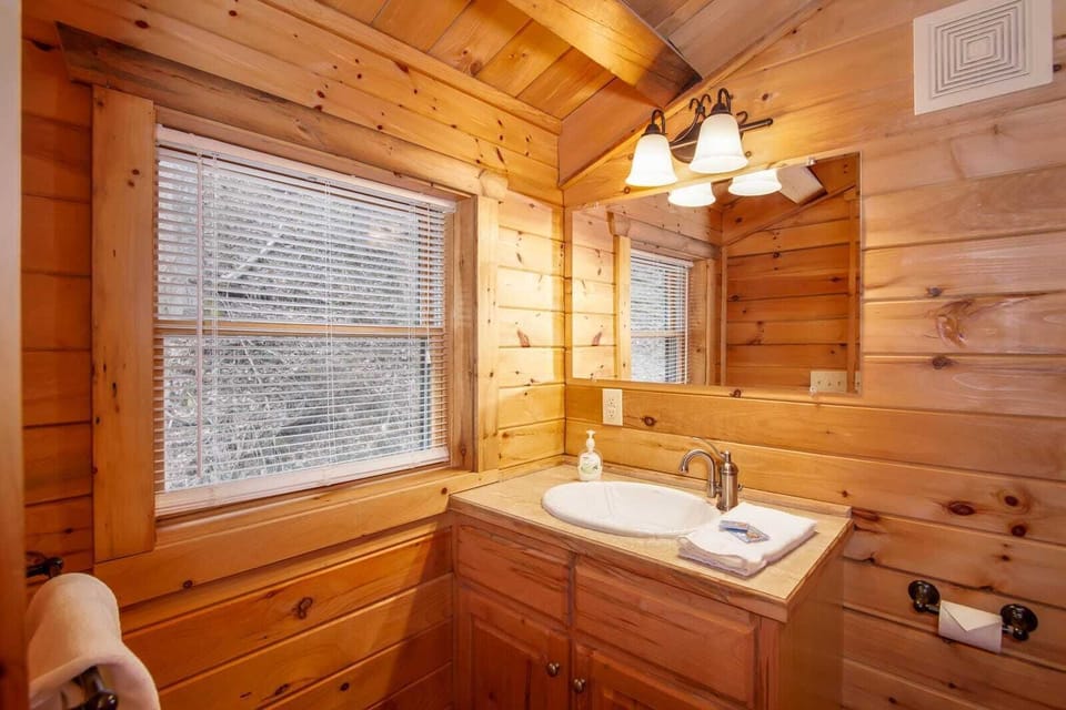 Twin Hollows Master bathroom