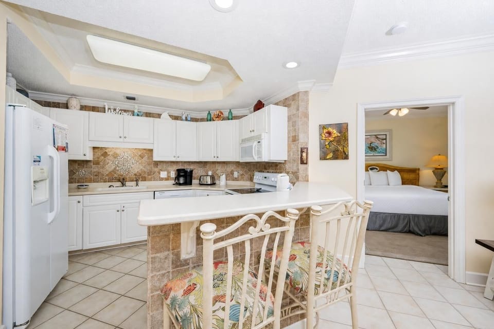 Sip your morning coffee at the breakfast bar and get ready for a day of adventure in this stylish space
