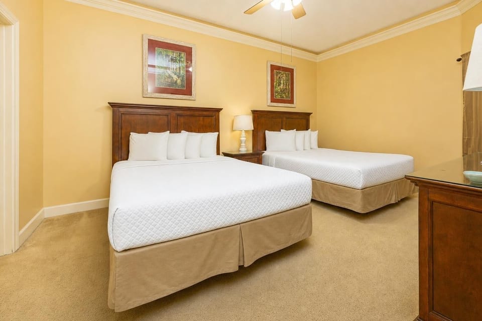 In this guest suite with a queen and a double bed, you find cozy spots to rest after a day of coastal fun