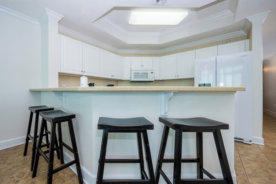 Wake up with morning coffee at the breakfast bar and get ready for a beach day in this stylish space