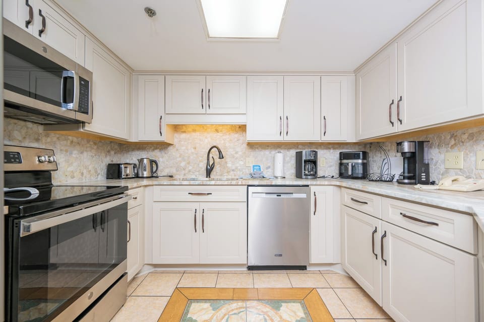 Brew your morning coffee amidst the chic decor and enjoy leisurely chats while starting your day in the inviting kitchen