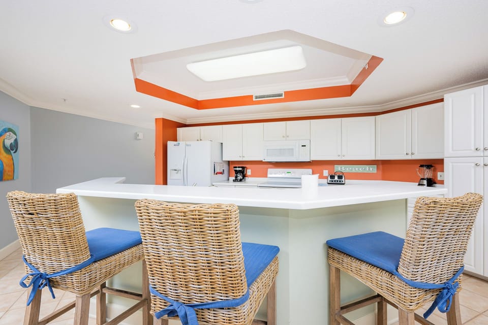 Gather around the cheerful breakfast bar, sipping drinks and enjoying each other's company