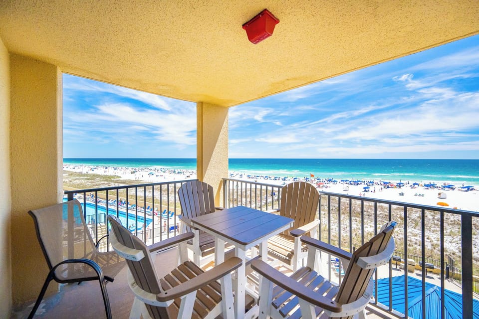 Your balcony invites you to savor gulf breezes while enjoying the lively beach and pool below