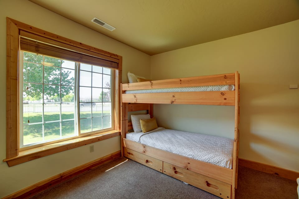 Bedroom with Queen bed, Bunk Bed, and Trundle