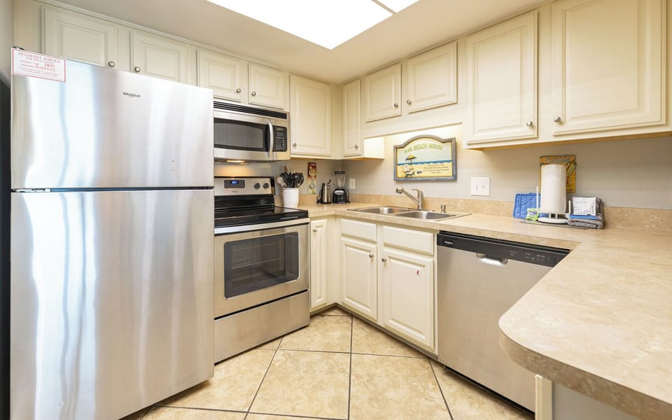 Create delicious family meals in this inviting kitchen, where you'll feel right at home
