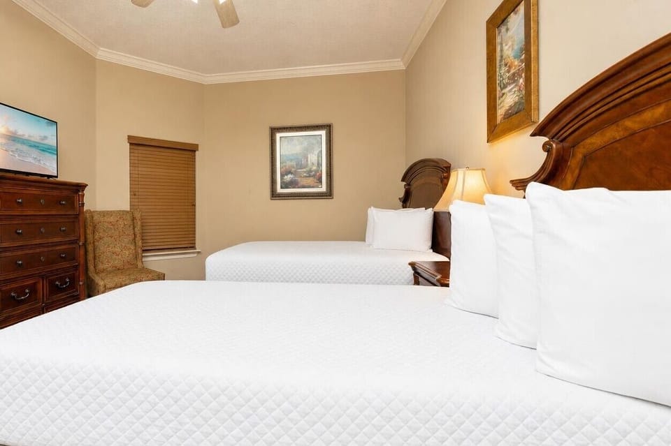 Unwind in this queen guest suite and stream your favorite shows or enjoy a good movie after a beach day