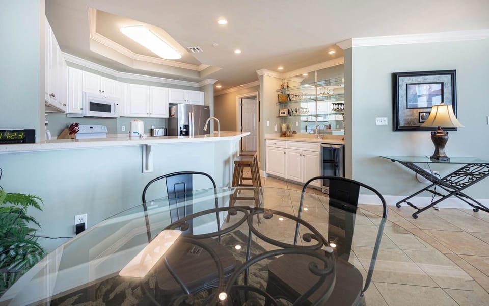 Sip your morning coffee at the breakfast bar and get ready for a beach day in this stylish space