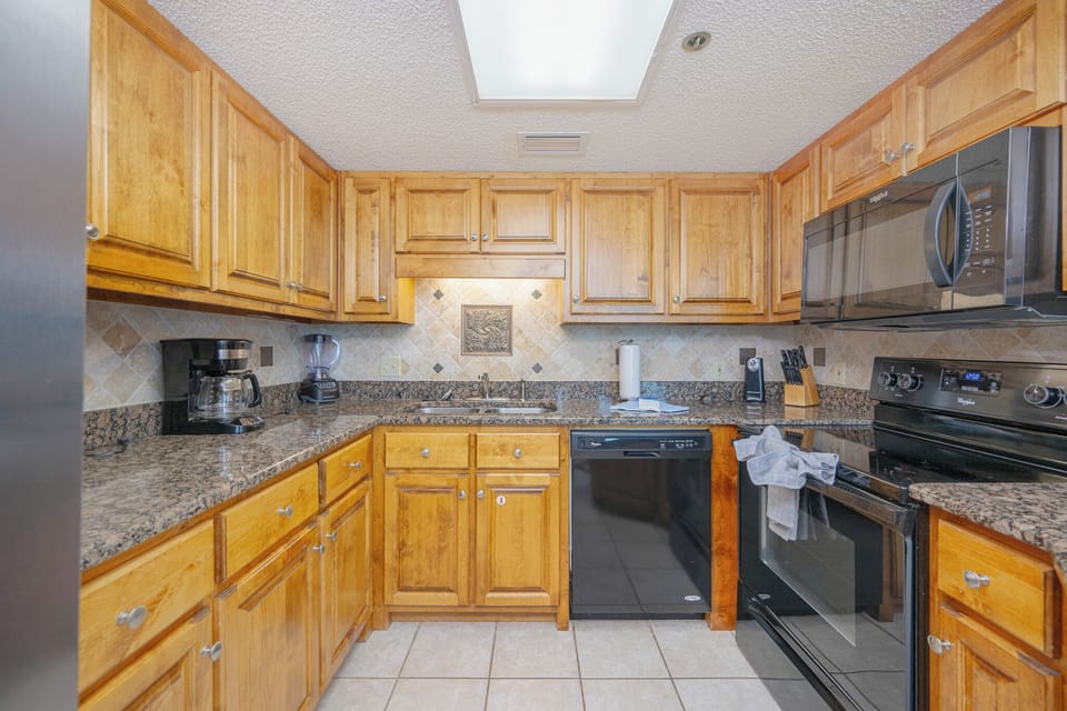 Cook and gather in this inviting kitchen with the family and feel at home