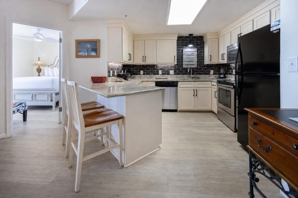 Enjoy cooking in the stylish kitchen with stainless and black appliances and a convenient breakfast bar